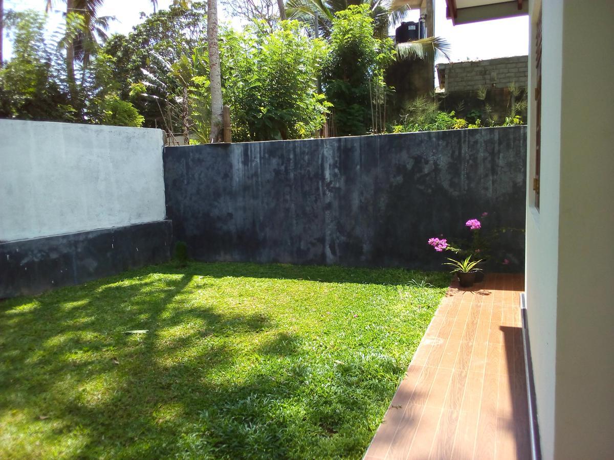 Surf Bay House Hotel Dikwella Exterior foto